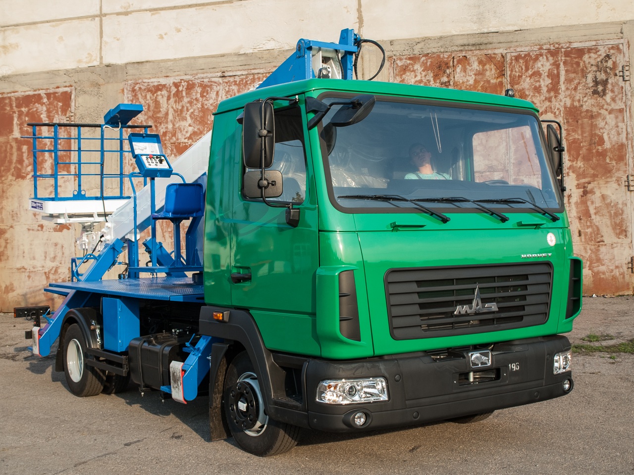 Автовишка 18м на базі МАЗ 4371N2 Автовишка 18м на базі МАЗ 4371N2