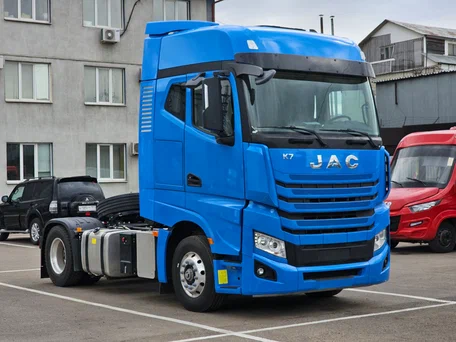 Сідловий тягач JAC K7