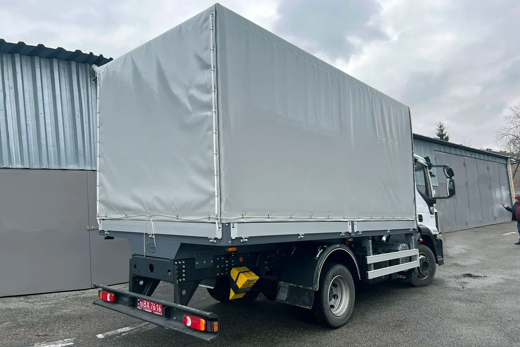 Бортовий автомобіль УАК на IVECO Eurocargo ML120E22 тент