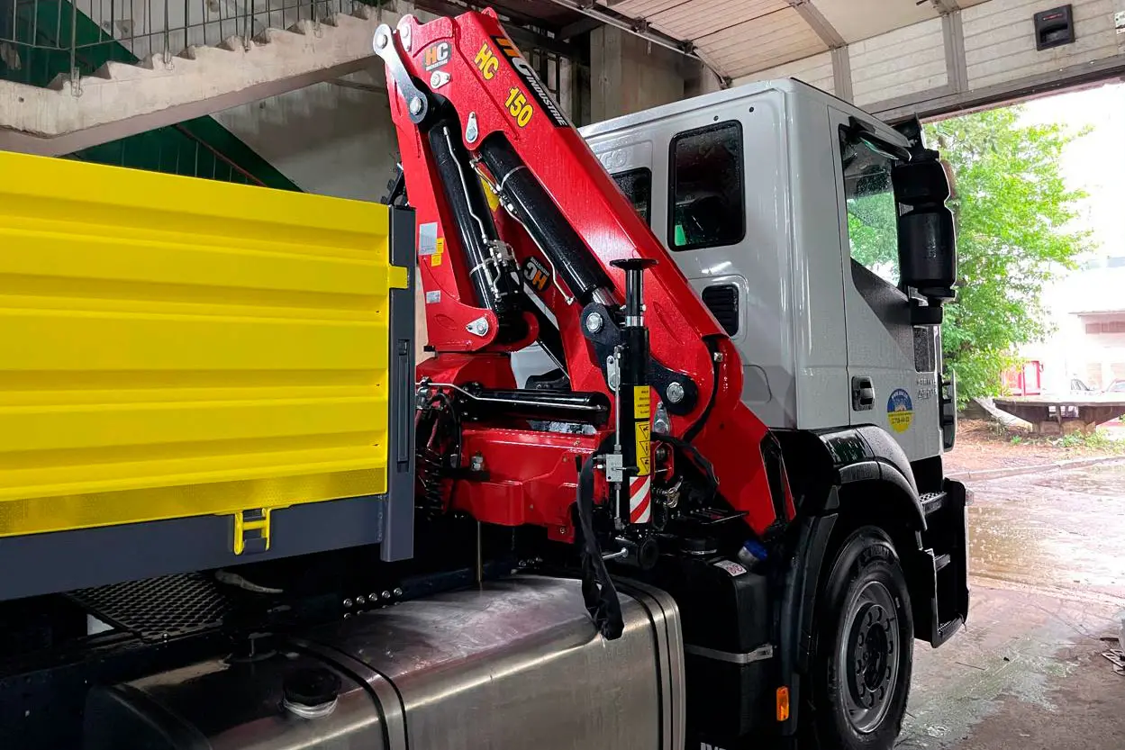 Сідловий тягач IVECO Stralis 420 з КМУ НС150 Сідловий тягач IVECO Stralis 420 з КМУ НС150