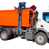 Сміттєвоз UAC УСВ-Б2 з бічним завантаженням на RENAULT TRUCKS D13