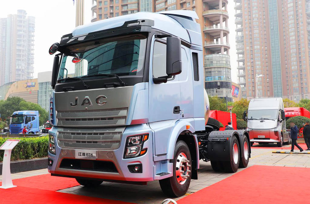 Сідловий тягач JAC X5 500 6×4 LNG