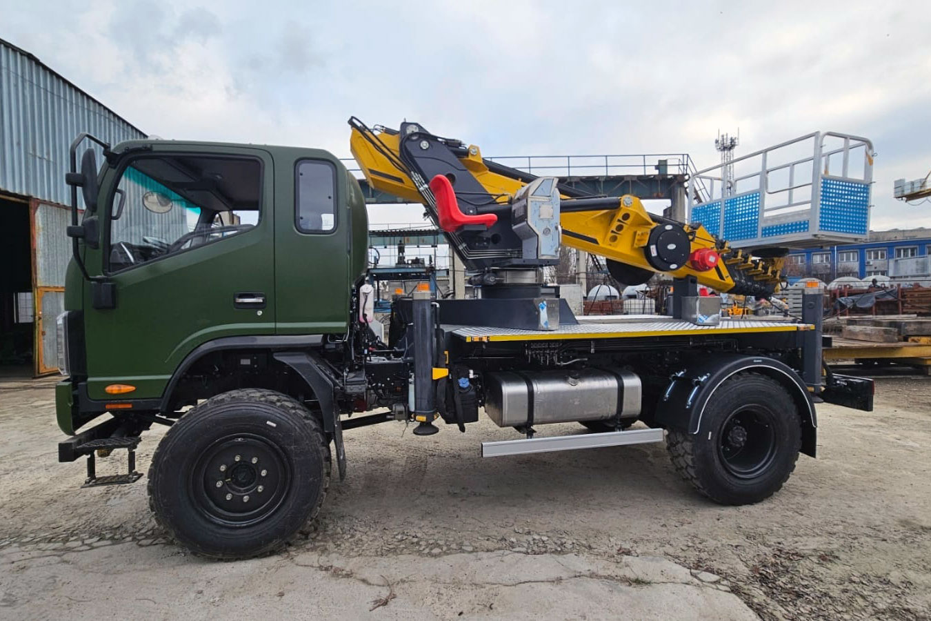 Автовишка UAC АГП-28 на JAC N120 (4X4)